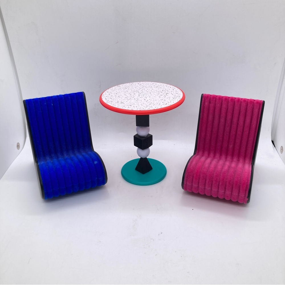 MGA LOL Surprise OMG Dollhouse Furniture Music Note Chairs & Table